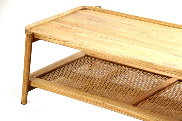 שולחן מלבני מעץ מלא בשילוב רטאן